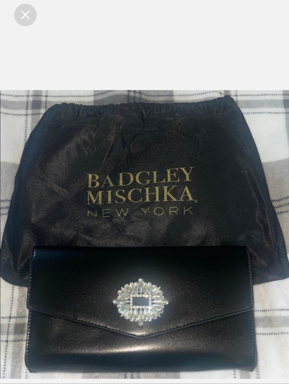 ❤️NEW!!!❤️ Oversize Badgley Mischka Black Clutch with embellished accent.